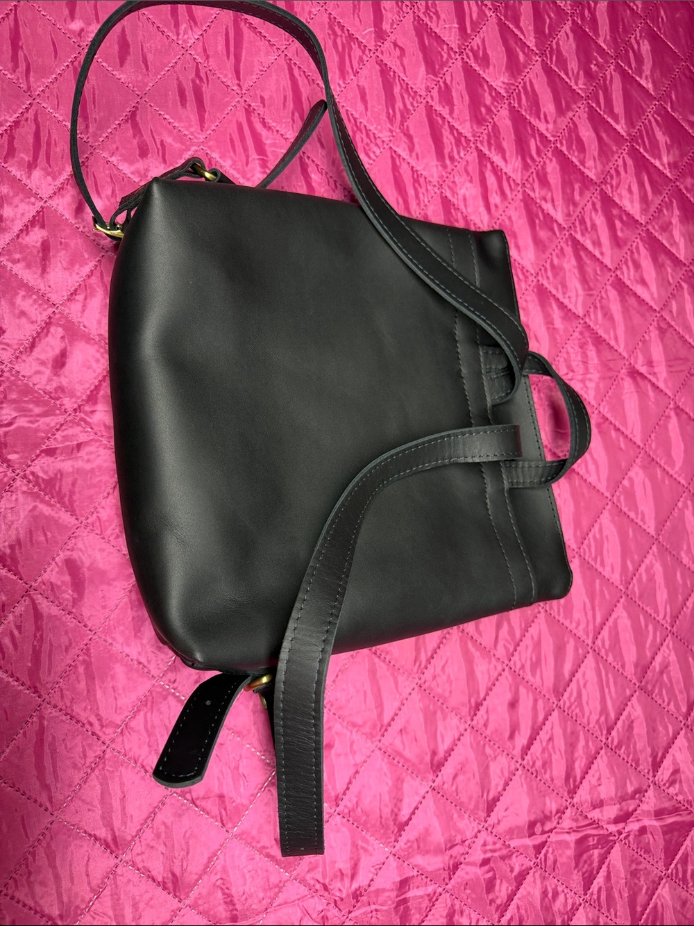 New Portland Black Leather backpack with Gold Zippers - Picture 5 of 5